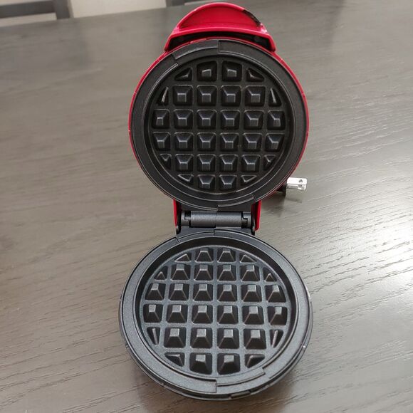 DASH Mini Maker for Individual Waffles Hash Browns Non-Stick 4 in Red - Picture 4 of 9